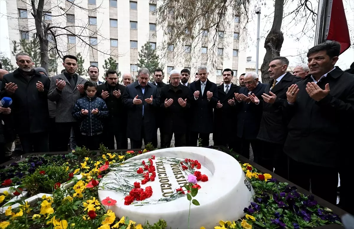BBP Genel Başkanı Destici, Muhsin Yazıcıoğlu\'nun kabrini ziyaret etti Açıklaması