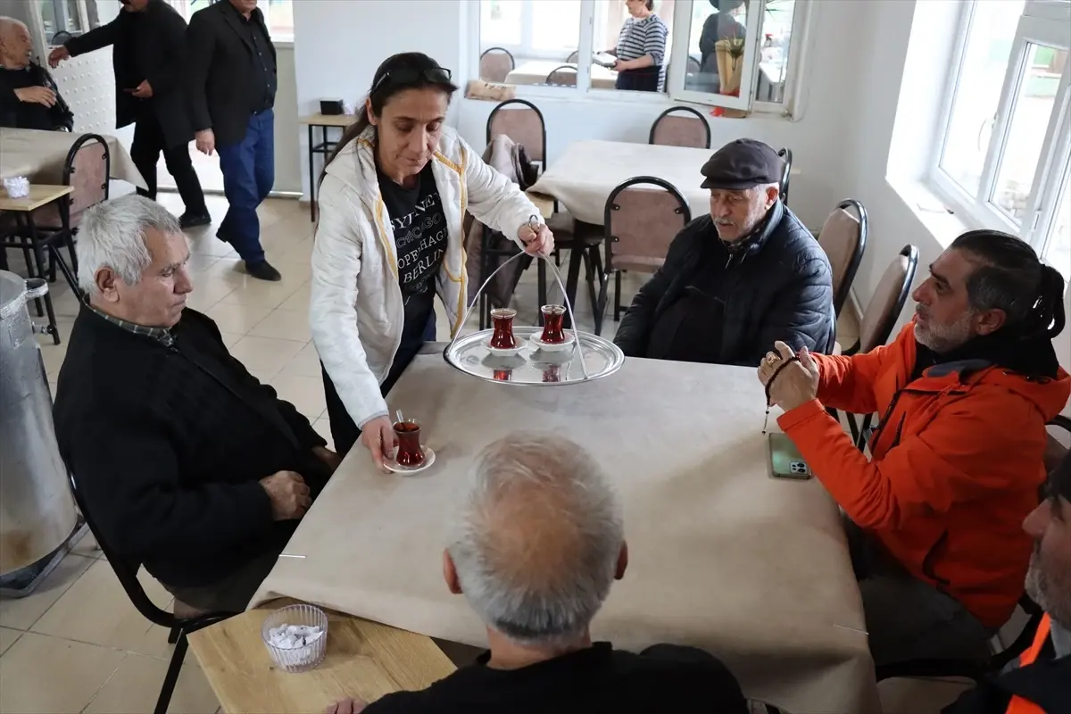 Kız Kardeşlerden Çay Ocağı Başarısı