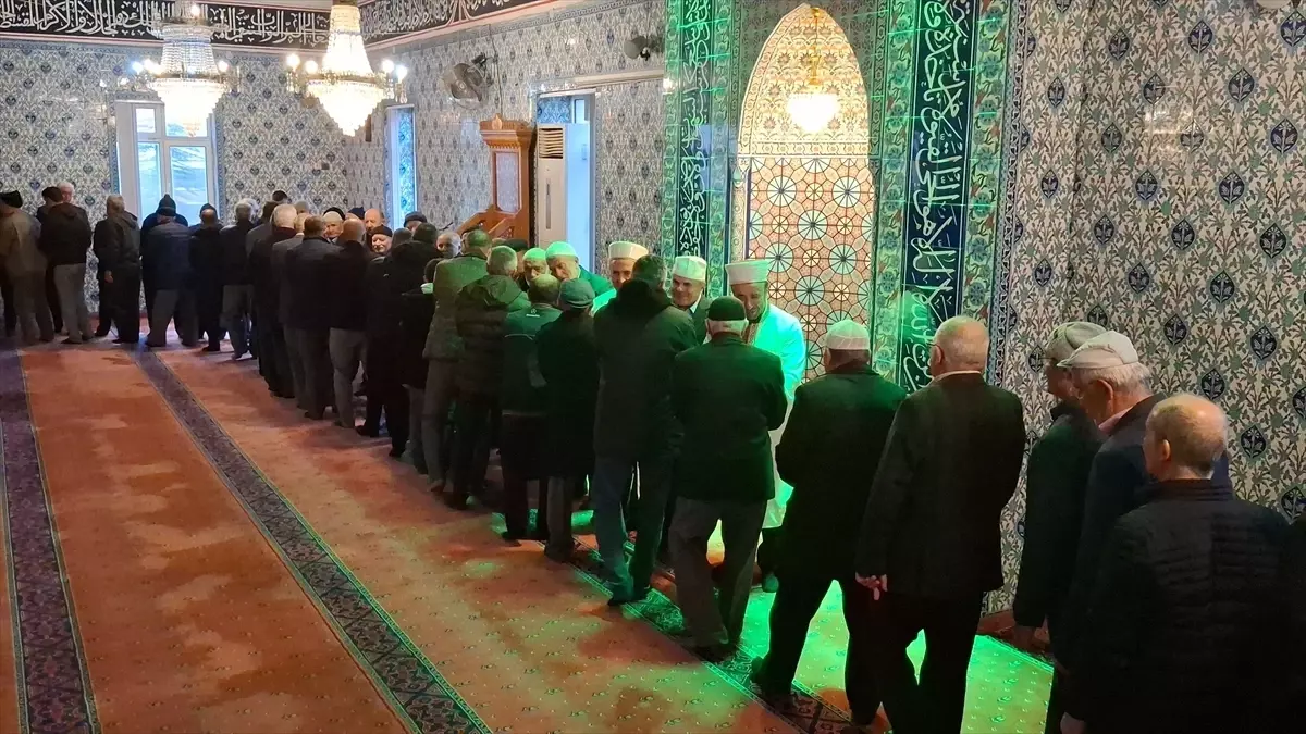 Beypazarı\'nda Bayram Namazı