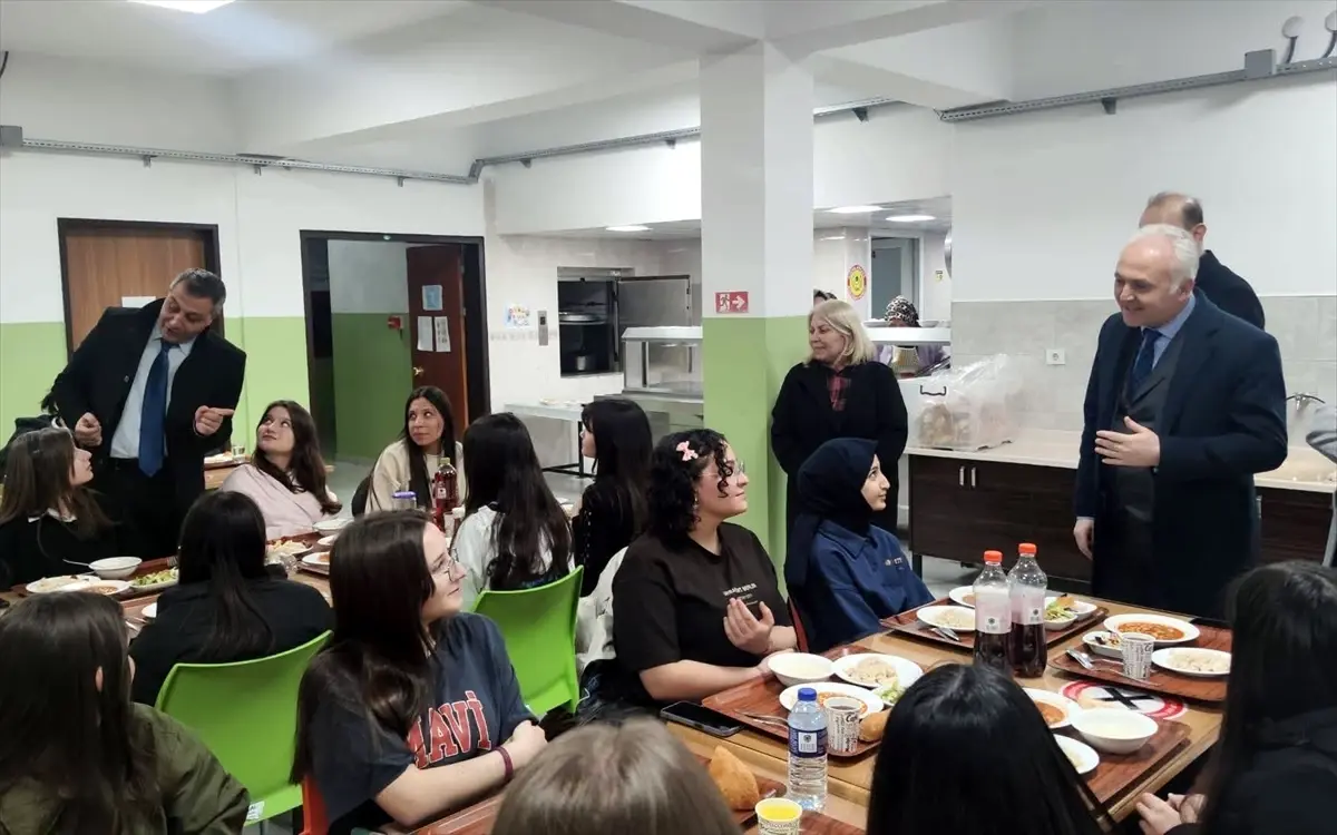 Beypazarı\'nda Öğrenciler İftarda Buluştu