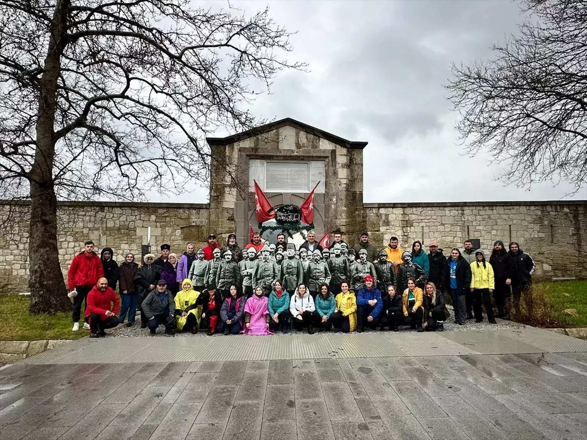 Biga\'da STK\'lardan şehitlerin anısına 9 kilometrelik yürüyüş