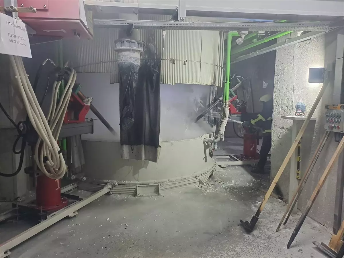 Bozüyük\'te Fabrikada Patlama: 2 Yaralı