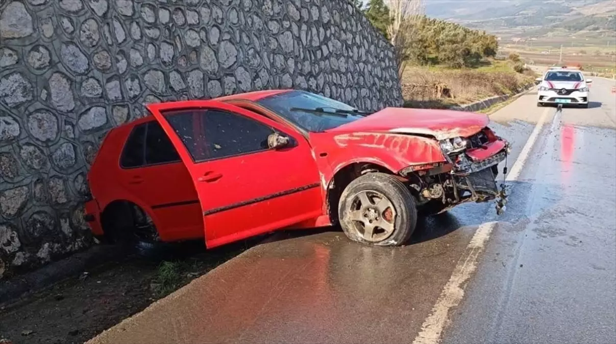 Osmaneli\'nde Otomobil Kazası: 2 Yaralı