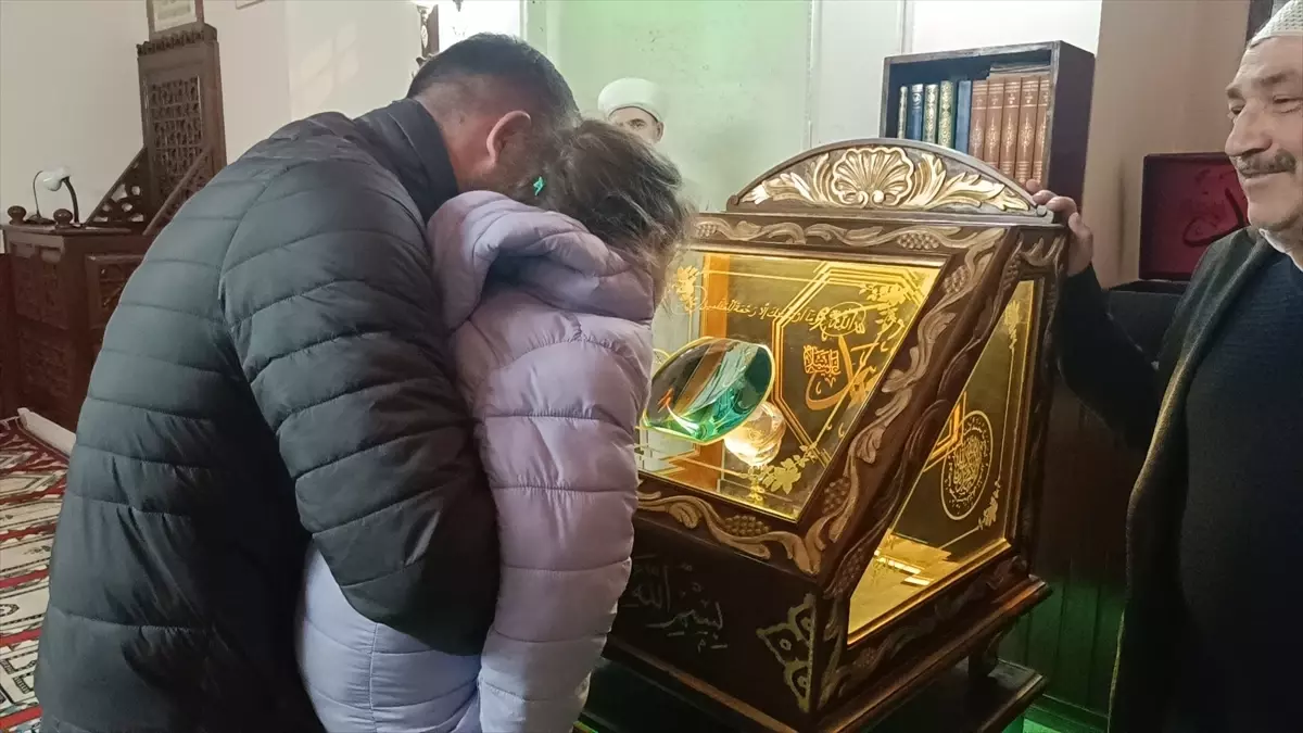 Sakal-ı Şerif Kadir Gecesi\'nde Ziyarete Açıldı