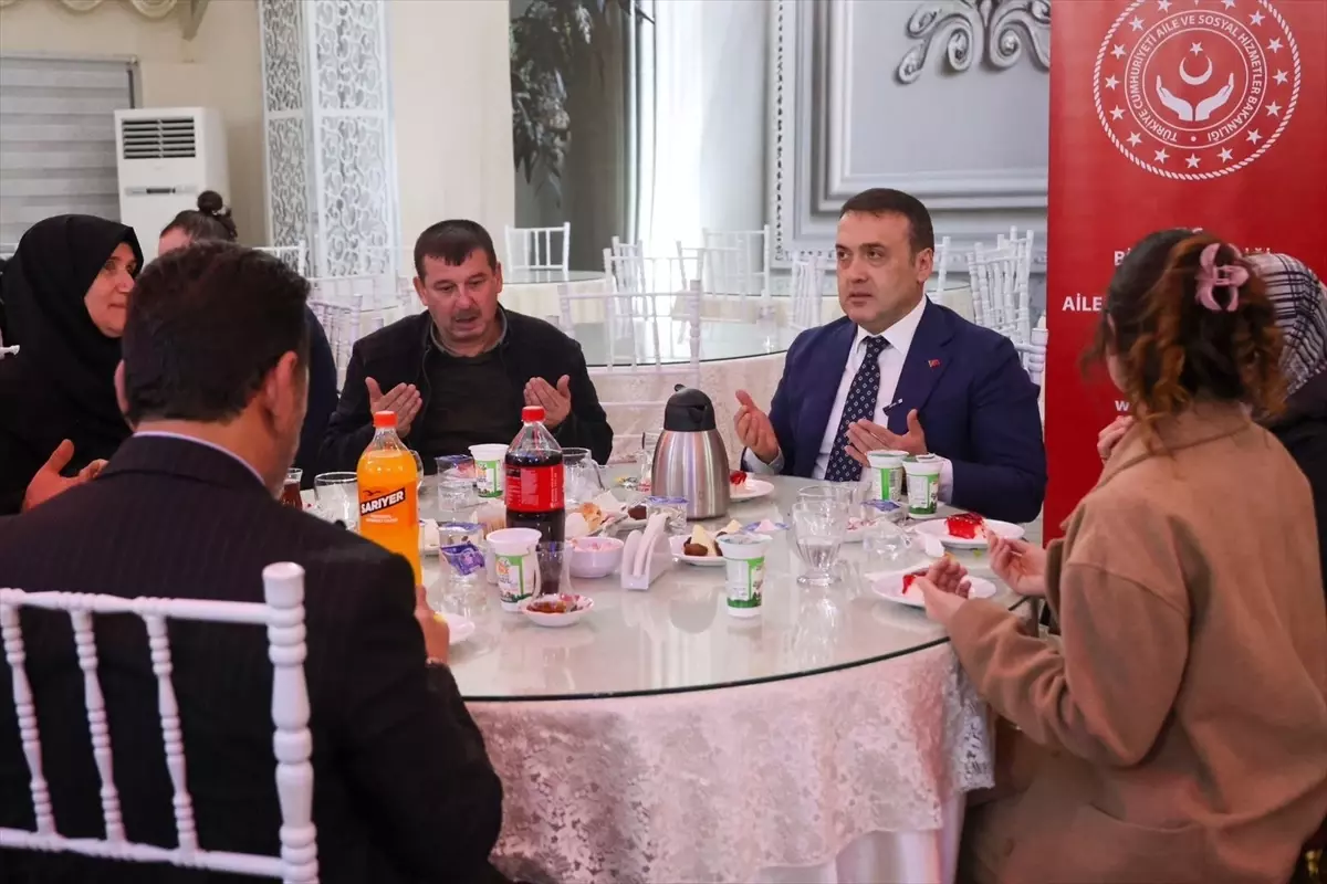 Bilecik Valisi Sözer, şehit yakınları ve gazilerle iftarda buluştu
