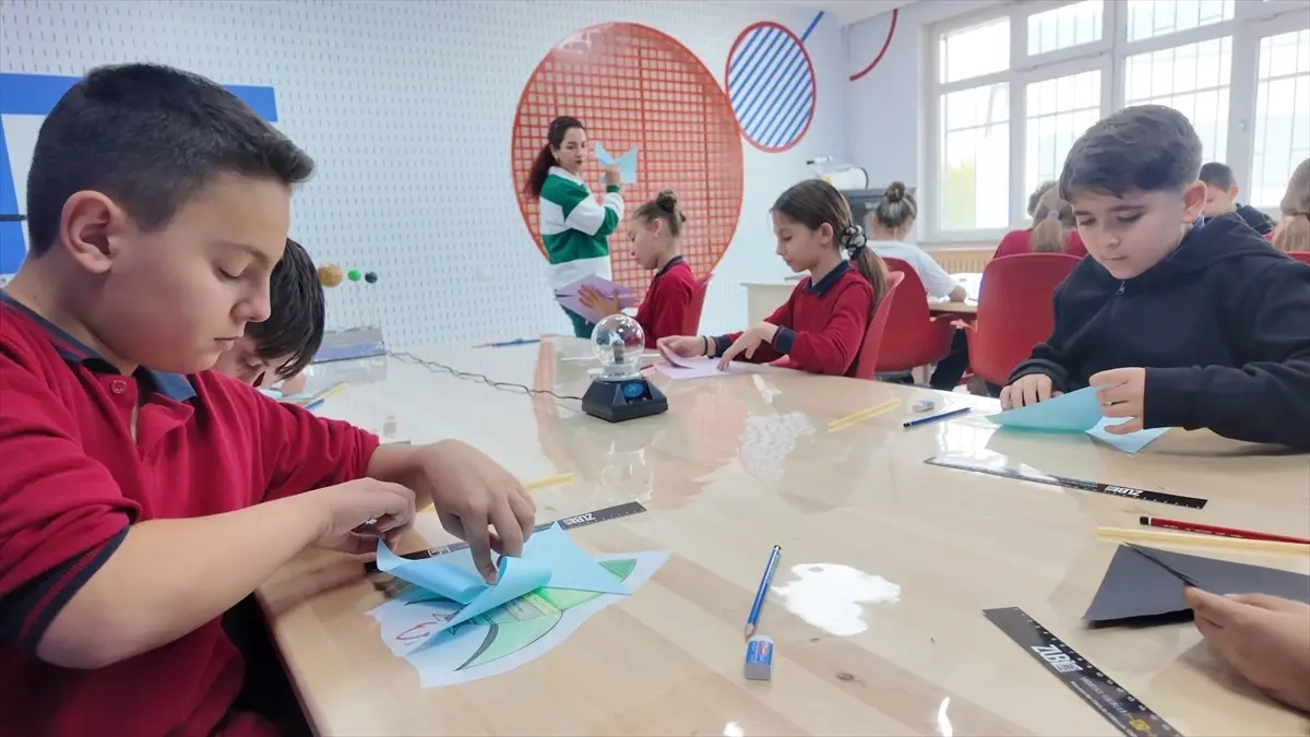 Demirci\'de Bilim Merkezi Açıldı