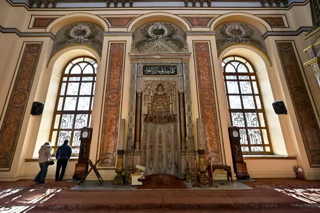 Dolmabahçe Camisi: Osmanlı’nın Batı Etkisi