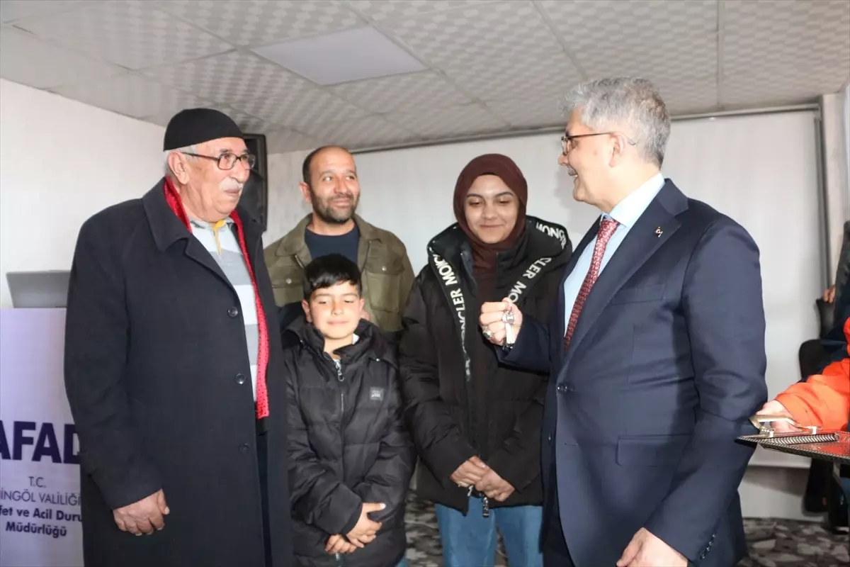 Karlıova\'da Depremzedelere Kura Çekimi