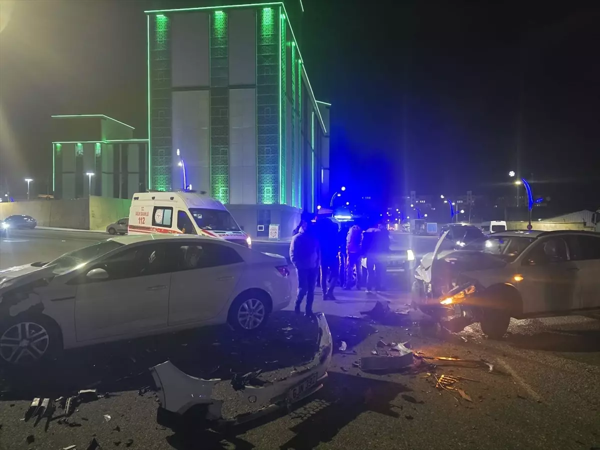 Bingöl\'de Trafik Kazası: 4 Yaralı