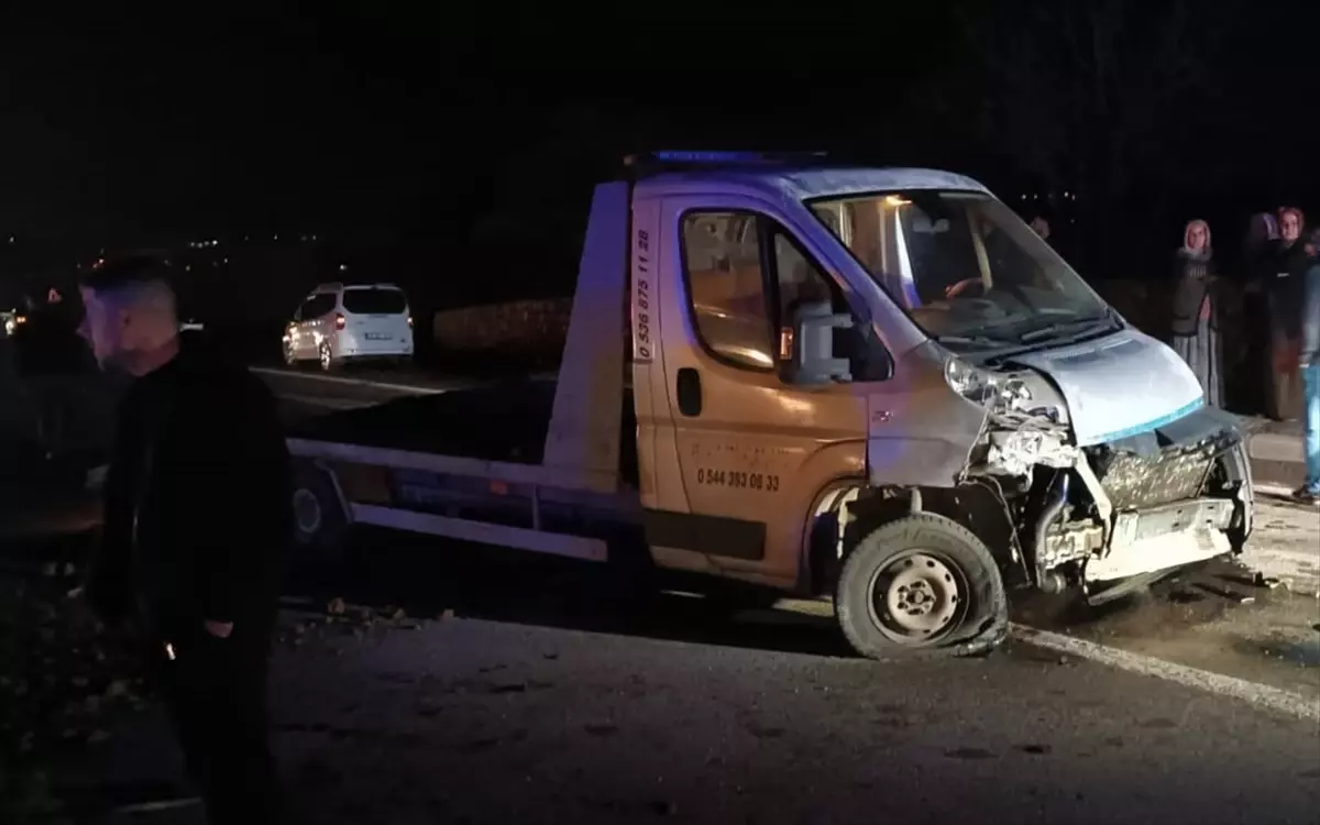 Bingöl\'de Ticari Araç Kazası: 2 Yaralı