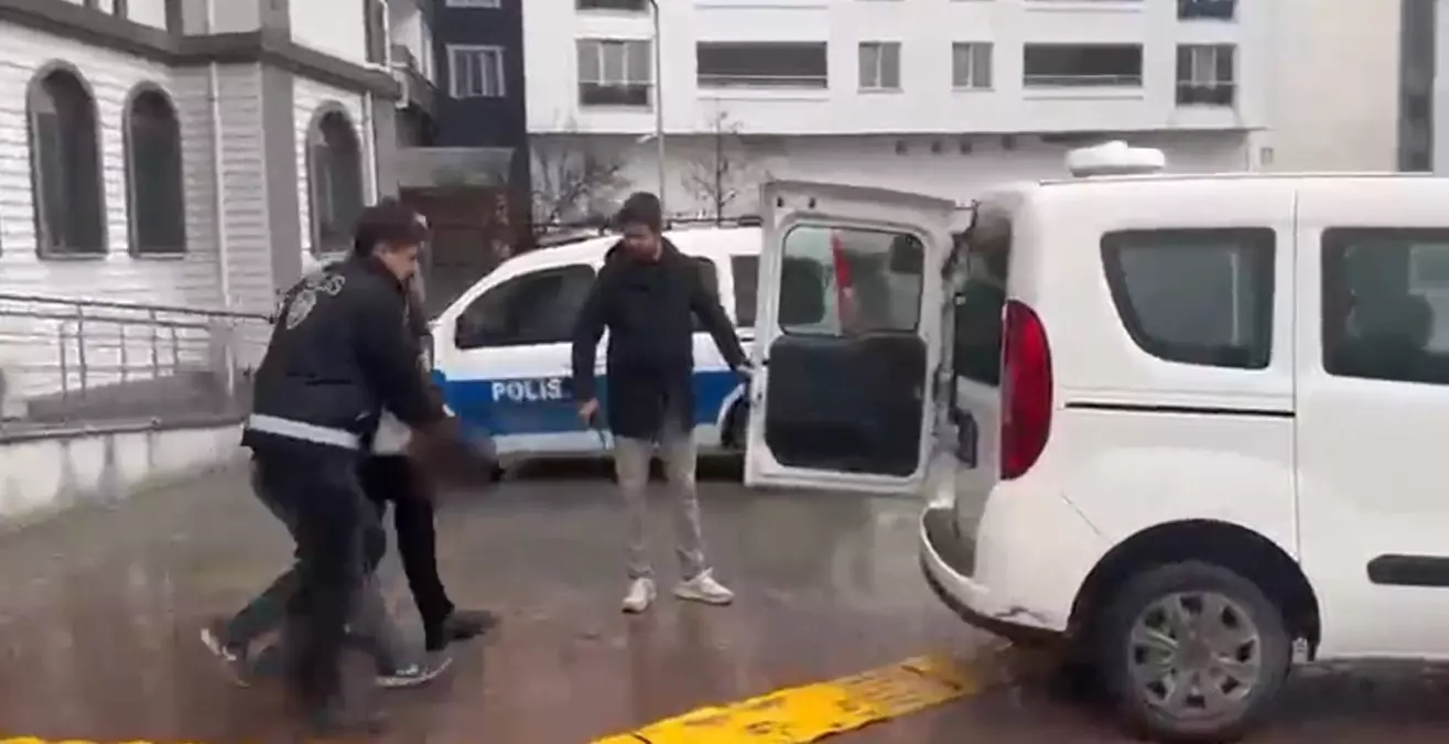 \'Birini bıçaklamam lazım\' diyerek evden çıkıp 16 yaşındaki kız çocuğunu bıçakladı