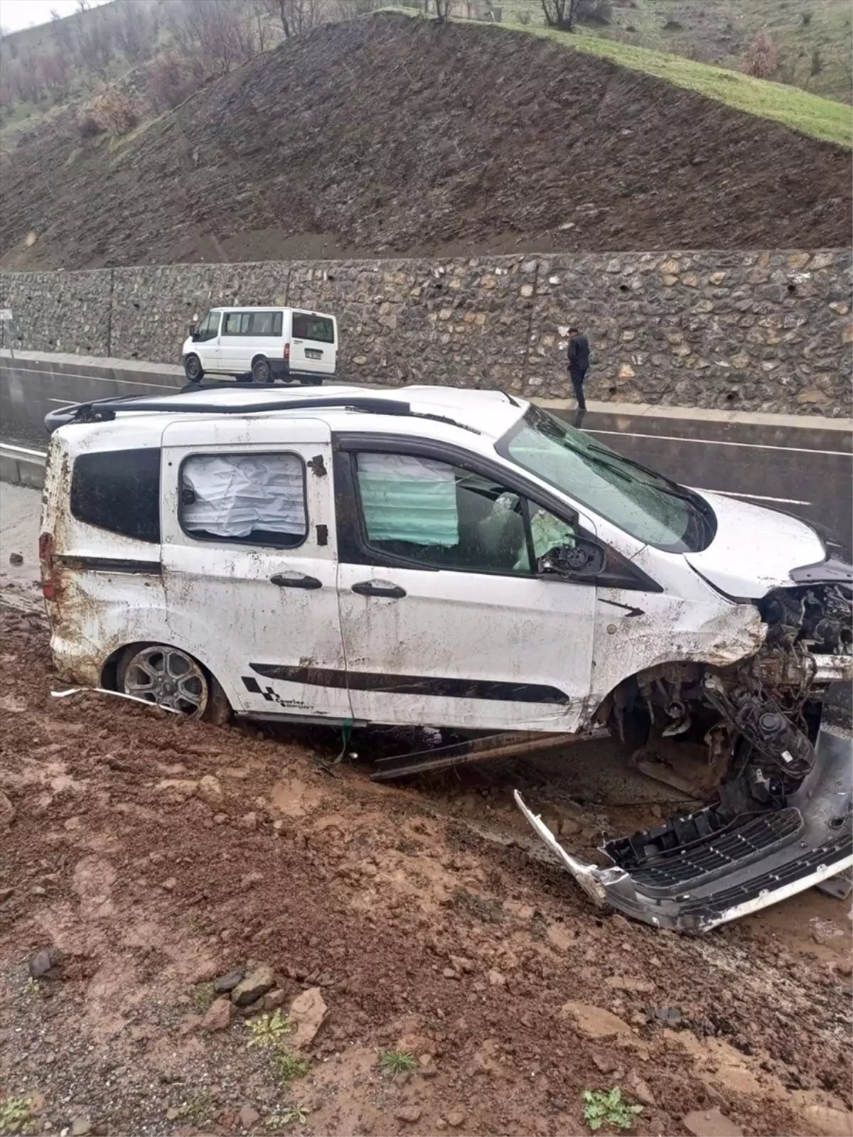 Bitlis\'te Araç Devrildi: 5 Yaralı