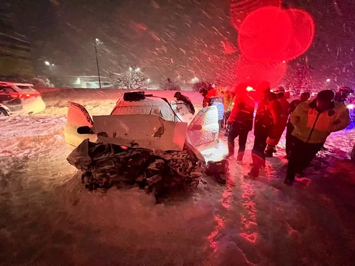 Bitlis\'te Trafik Kazası: 7 Yaralı