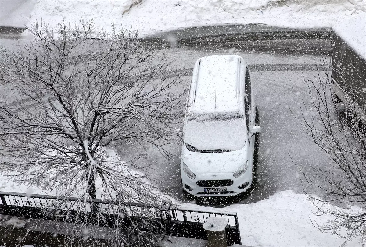 Bitlis\'te Kar Yağışı Hayatı Olumsuz Etkiledi