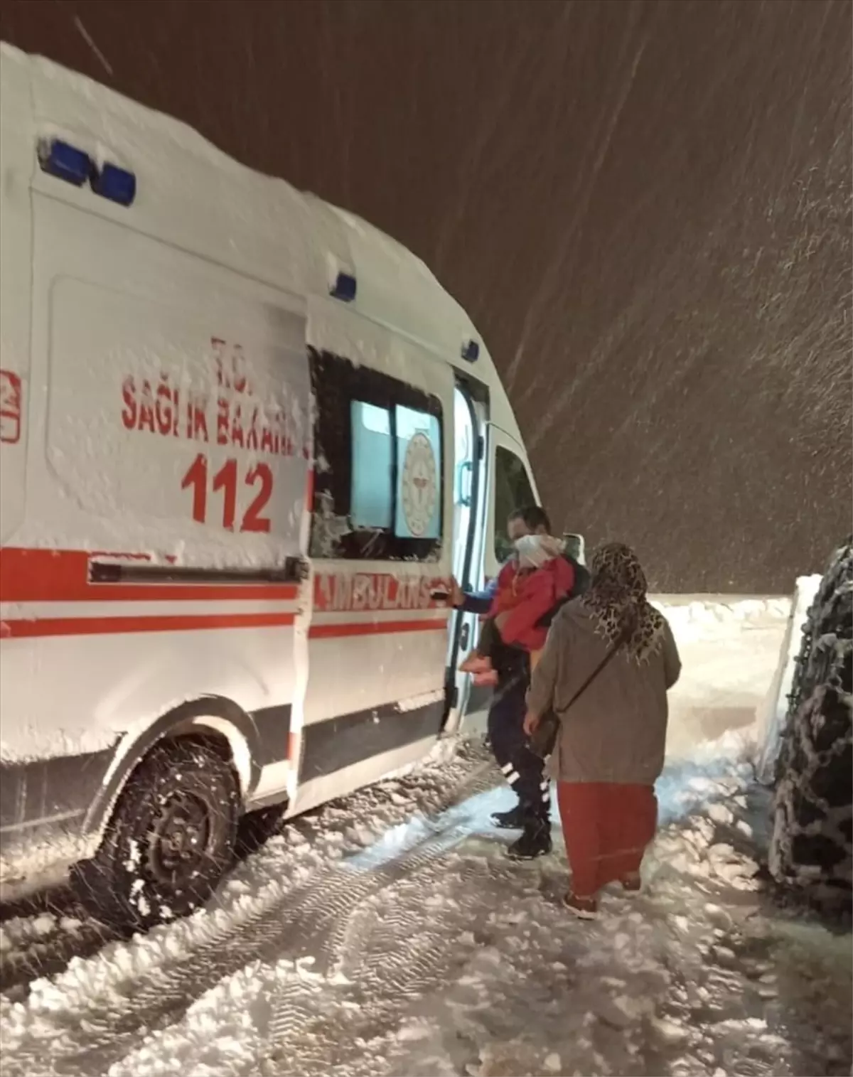 Acil Yardım Kar Engeline Rağmen Ulaşım Sağlandı