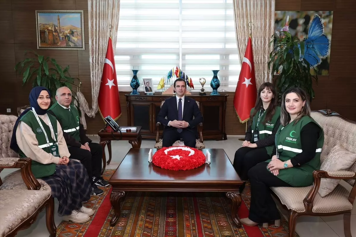 Yeşilay Haftası\'nda Vali Karakaya\'dan Ziyaret