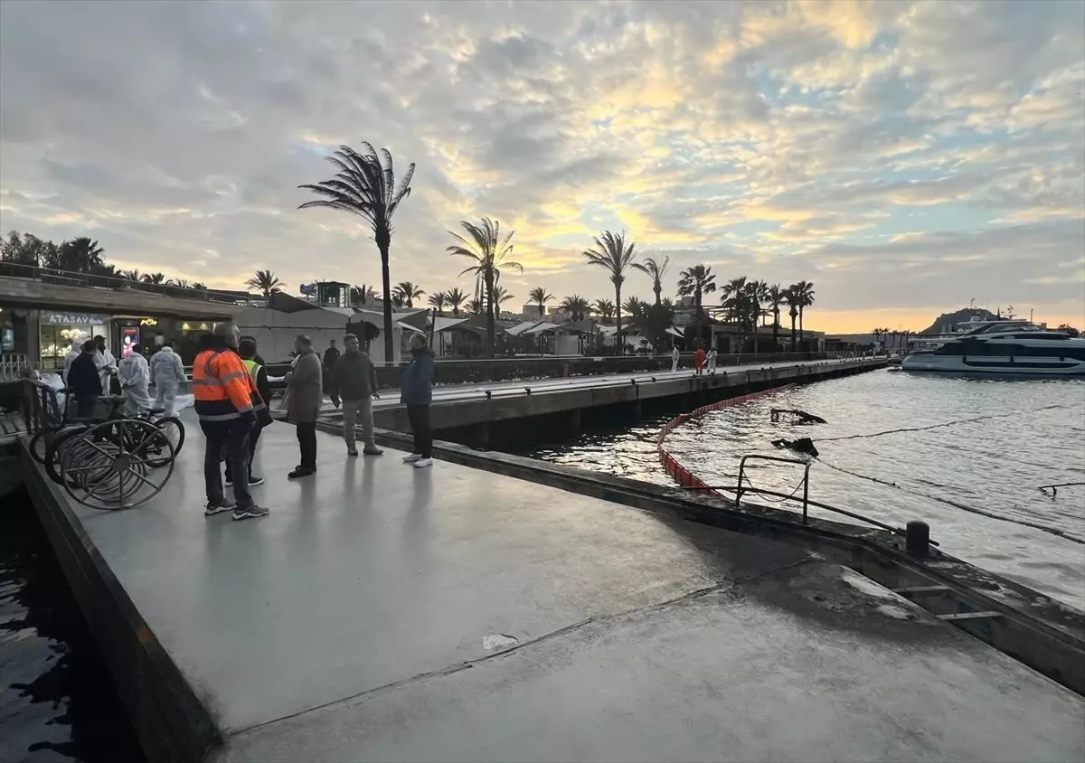 Bodrum Marina\'da Yangın Temizliği Başladı