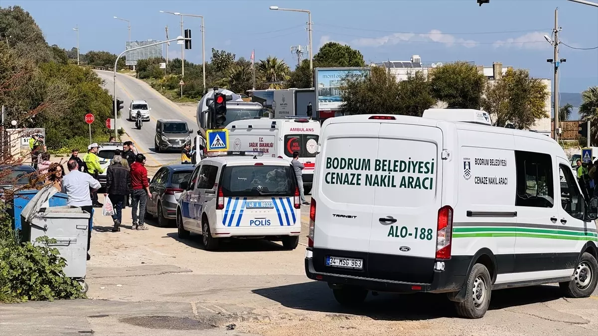 Bodrum\'da Beton Mikseri Yayaya Çarptı, Hayatını Kaybetti