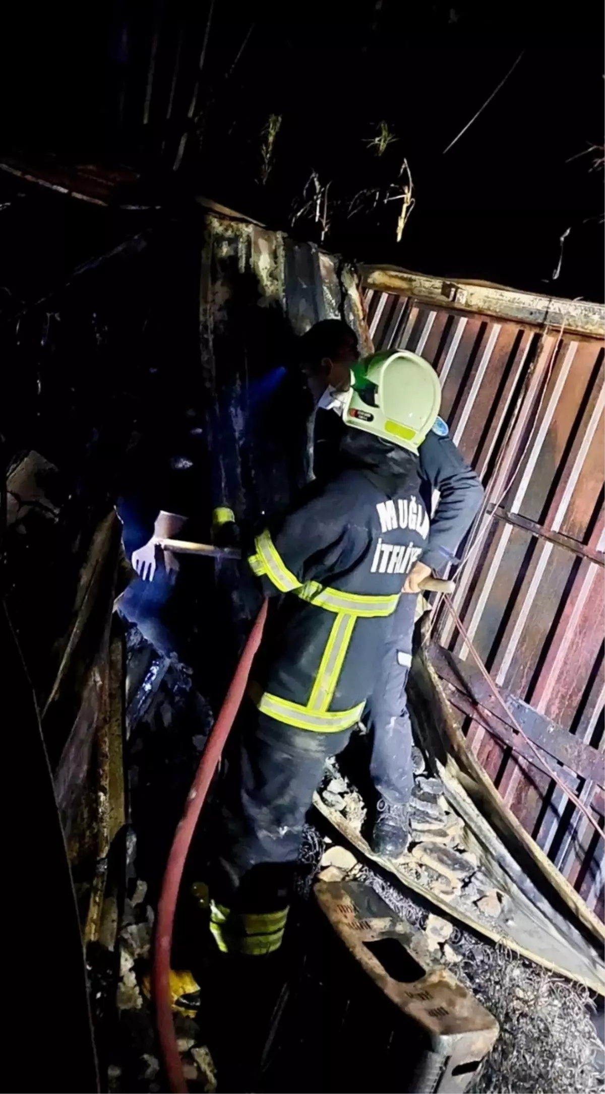 Bodrum\'da İşçi Konteynerlerinde Yangın