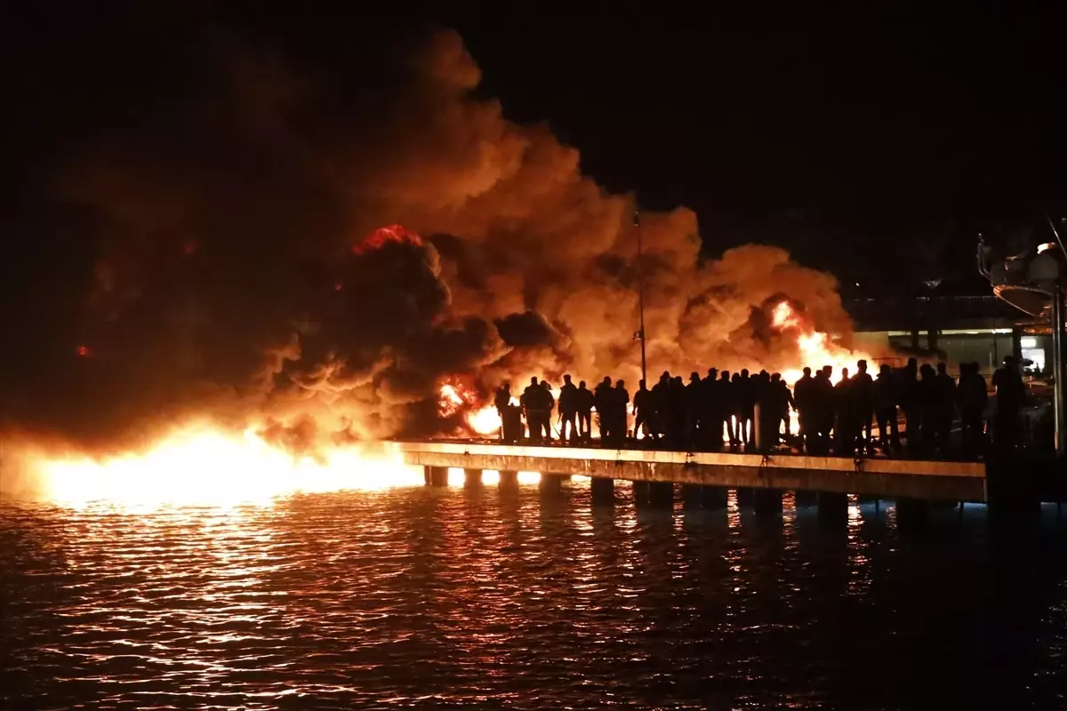 Bodrum\'da Marinada Yangın