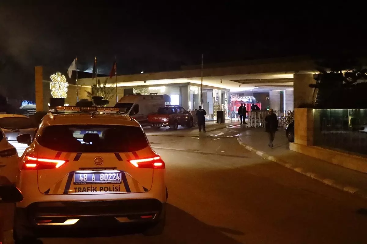 Bodrum\'da Motoryat Yangını Kontrol Altına Alındı