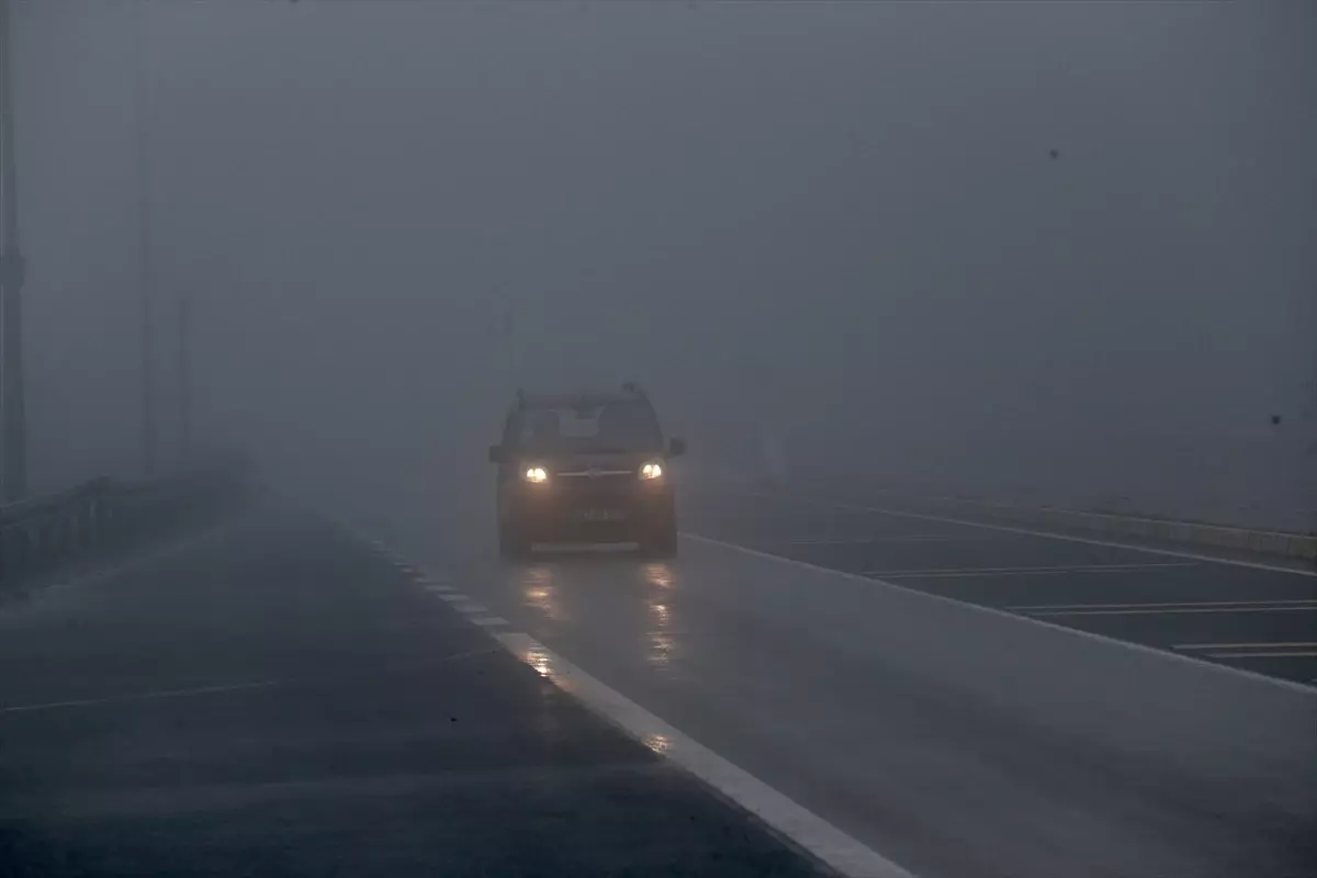 Bolu Dağı\'nda Sis Ulaşımı Aksattı