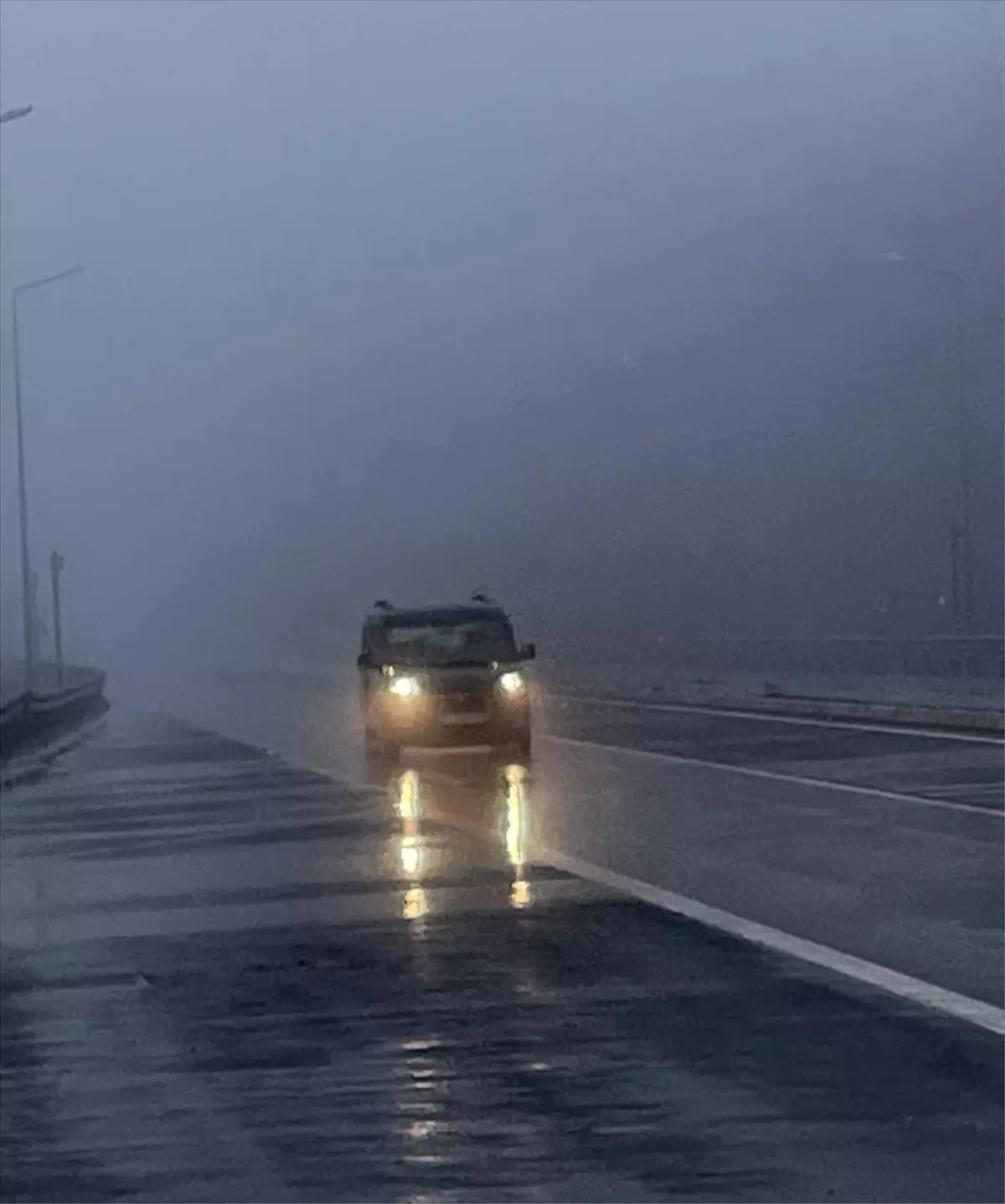 Bolu Dağı\'nda Sis ve Sağanak Ulaşımı Etkiliyor