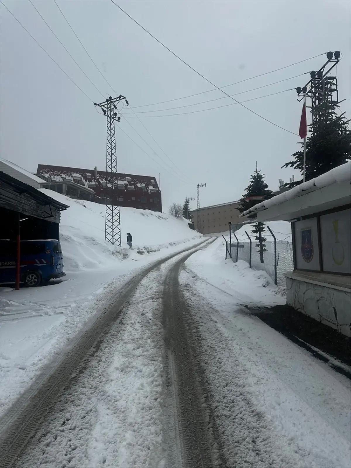 Bolu\'da Kar Yağışı Etkili