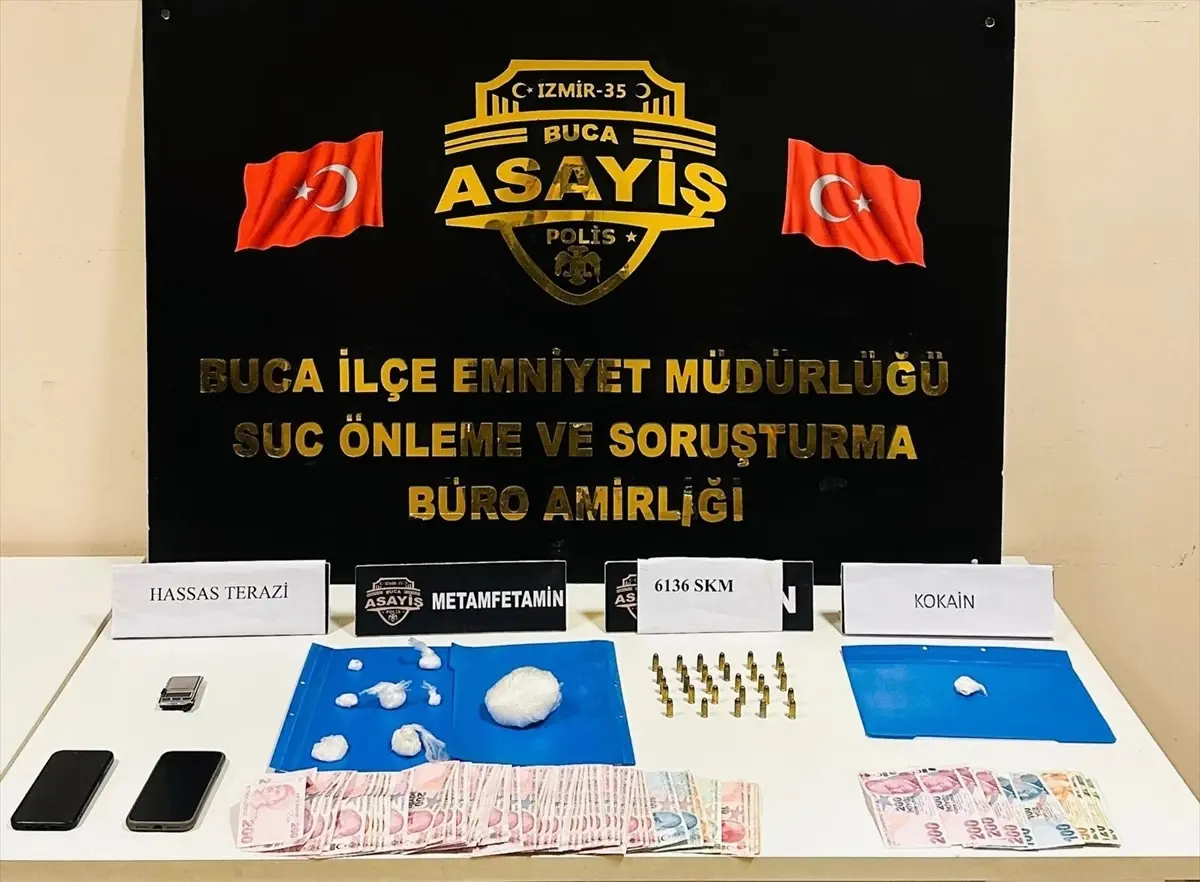 İzmir\'de Uyuşturucu Operasyonu: 2 Gözaltı