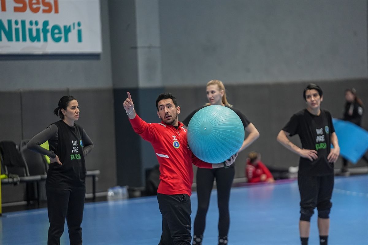 Bursa B.B. Hentbol\'da Şampiyonluk Hedefliyor