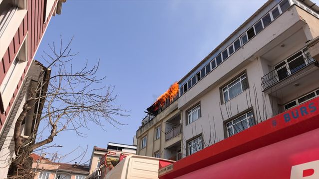 İnegöl’de 4 Katlı Binada Yangın