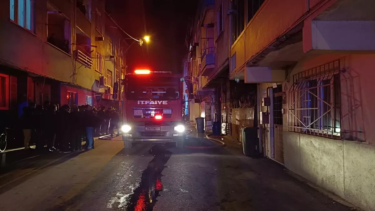 Bursa\'da Çatı Yangını Kontrol Altına Alındı