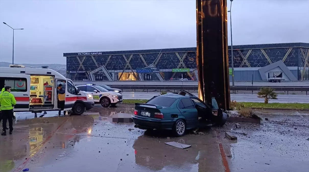 İnegöl\'de Trafik Kazası: 1 Ölü, 2 Yaralı