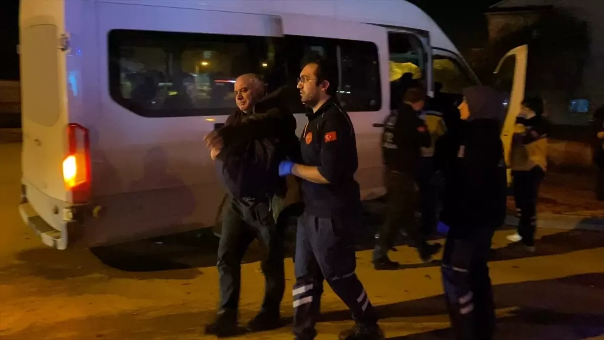 İnegöl\'de Trafik Kazası: 9 Yaralı