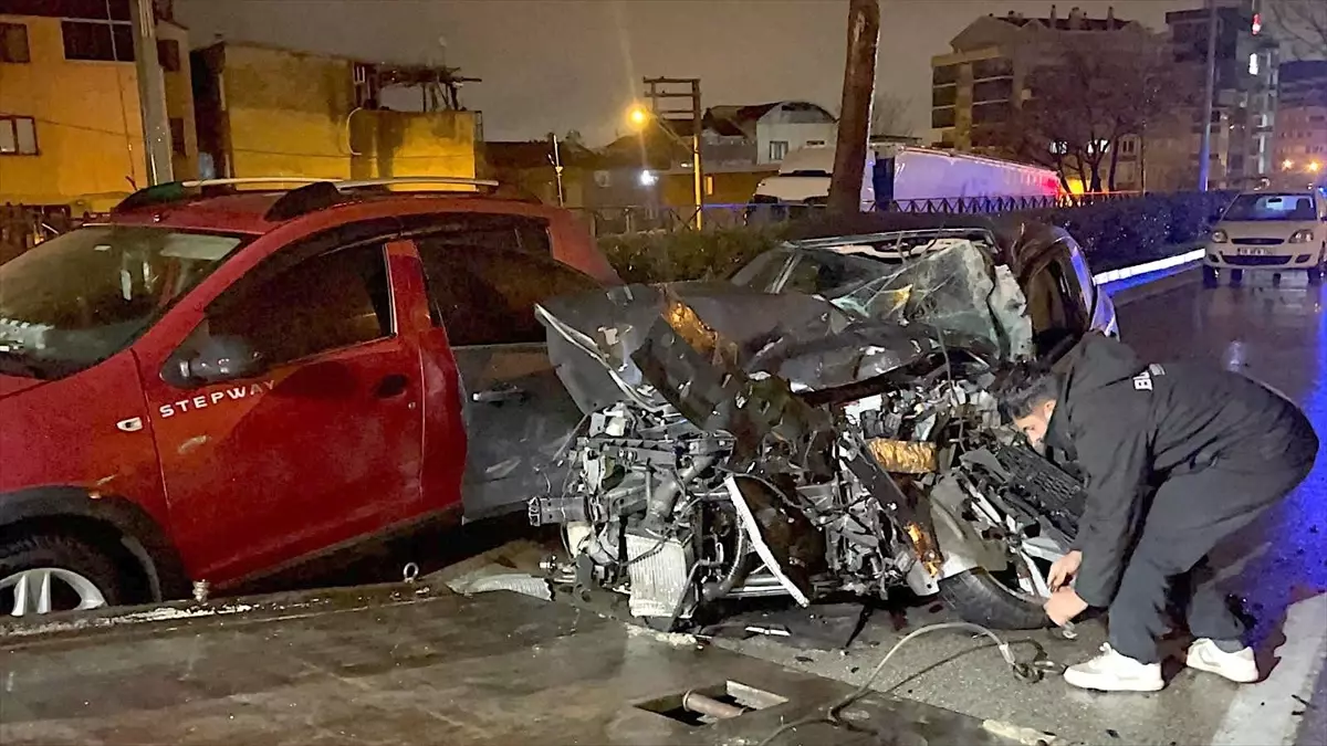 Bursa\'da Zincirleme Trafik Kazası: 3 Yaralı