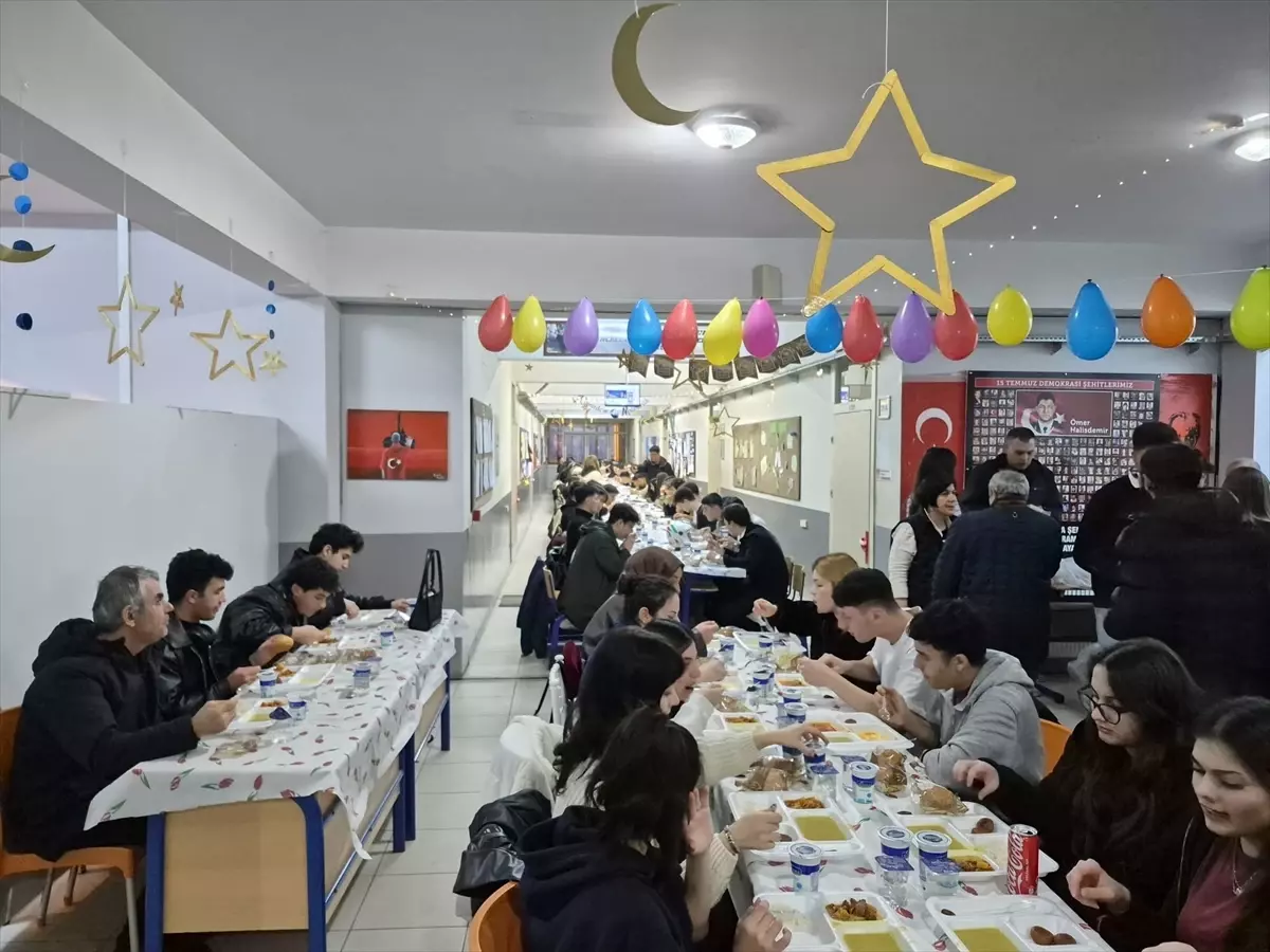 Kestel Lisesi\'nde İftar Buluşması