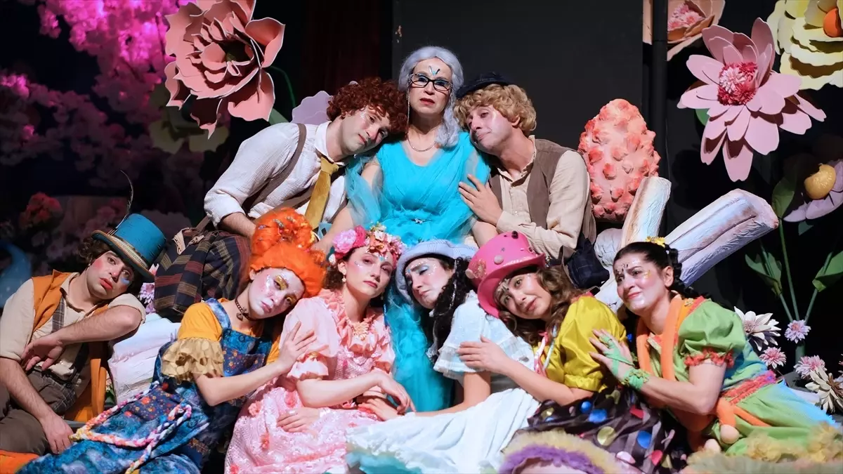 Bursa Devlet Tiyatrosu\'ndan Bencil Dev Prömiyeri