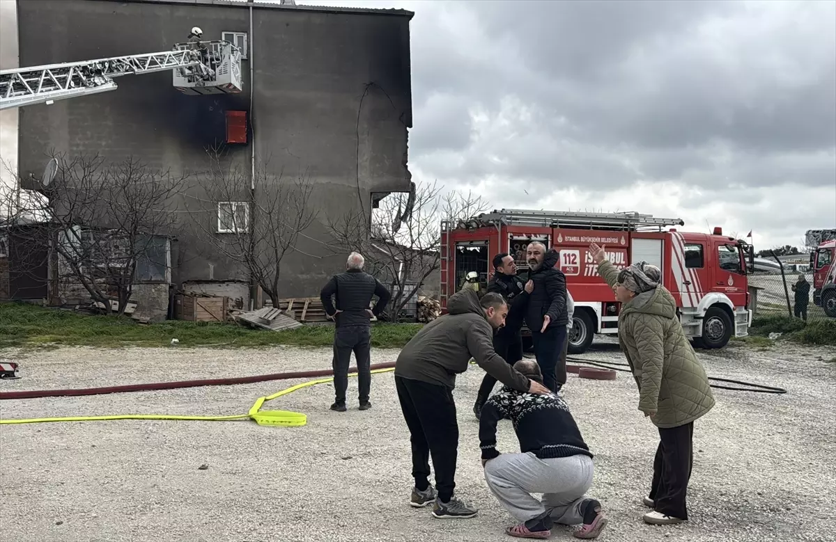 Büyükçekmece\'de Yangın, 6 Kişi Kurtarıldı