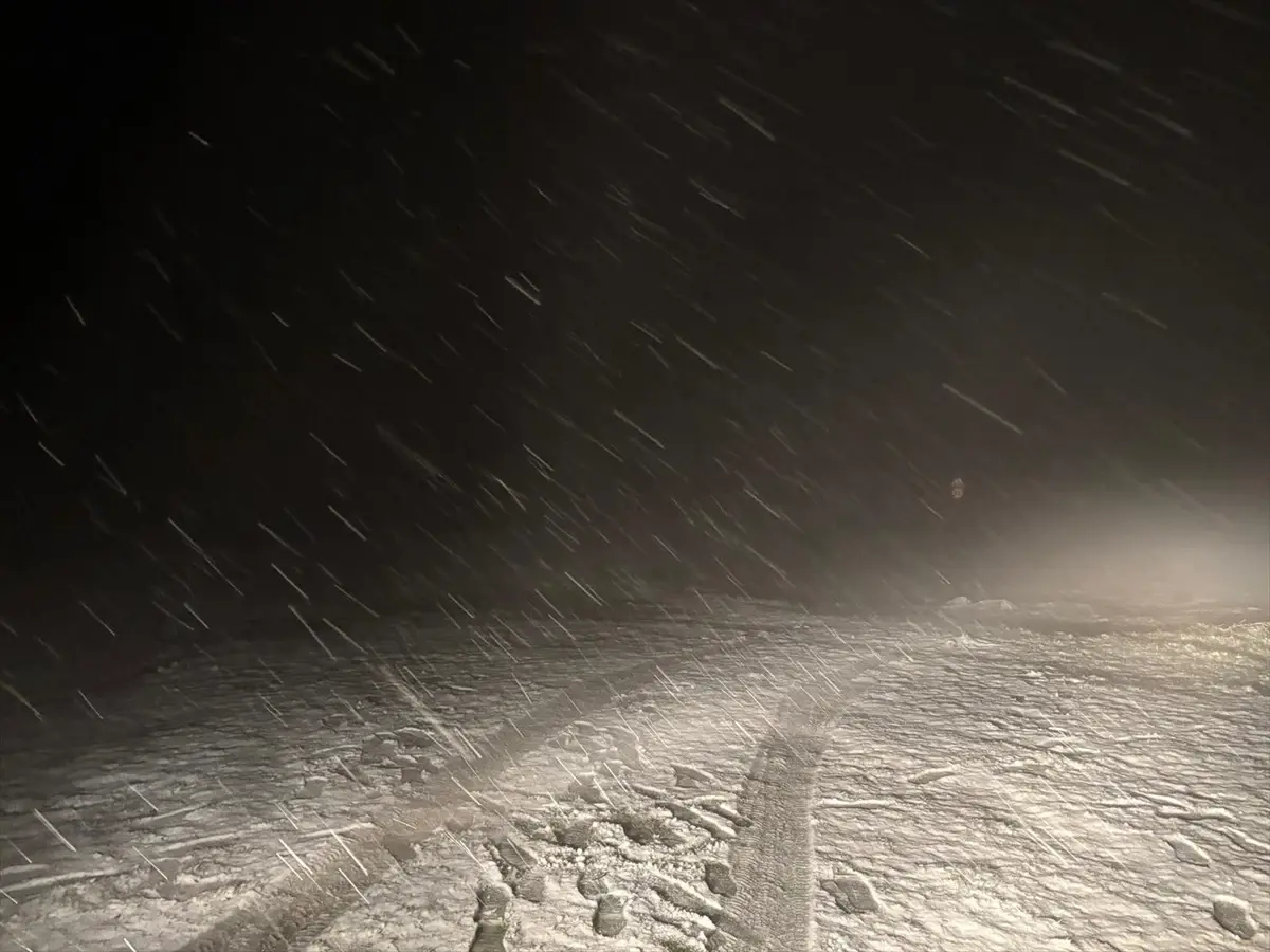 Tatil cennetine nisan ayına günler kala lapa lapa kar yağdı