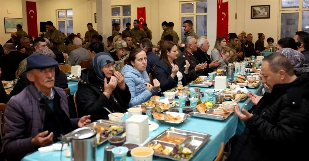 Çanakkale Valisi İftar Programında Şehit Aileleri ve Gazilerle Bir Araya Geldi