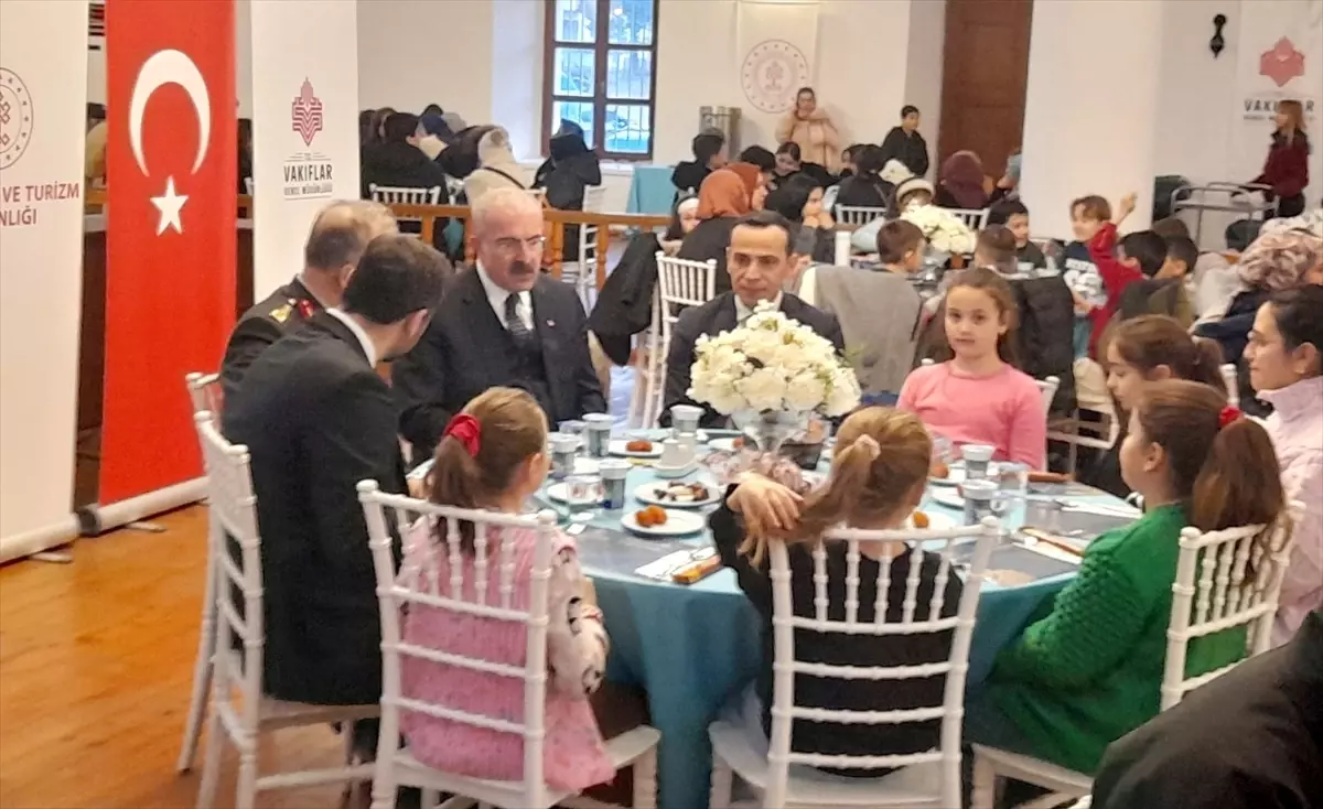 Vali Toraman Gelibolu\'da İftar Verdi