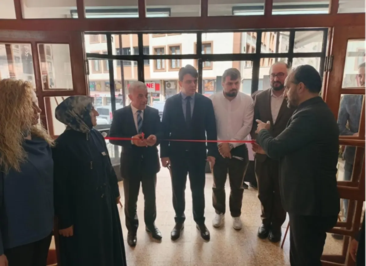 Çaykara\'da Hüsn-i Hat ve Ebru Sergisi