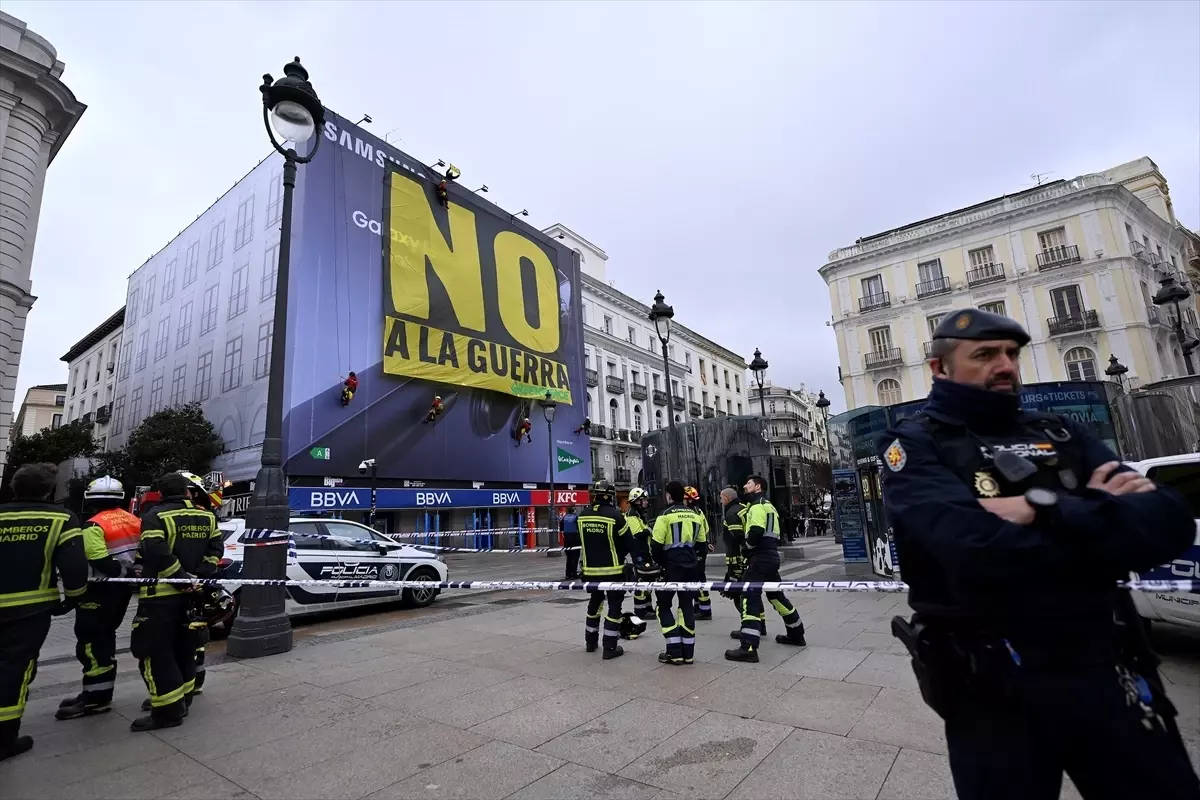 Greenpeace Madrid\'de Savaşa Hayır Dedi