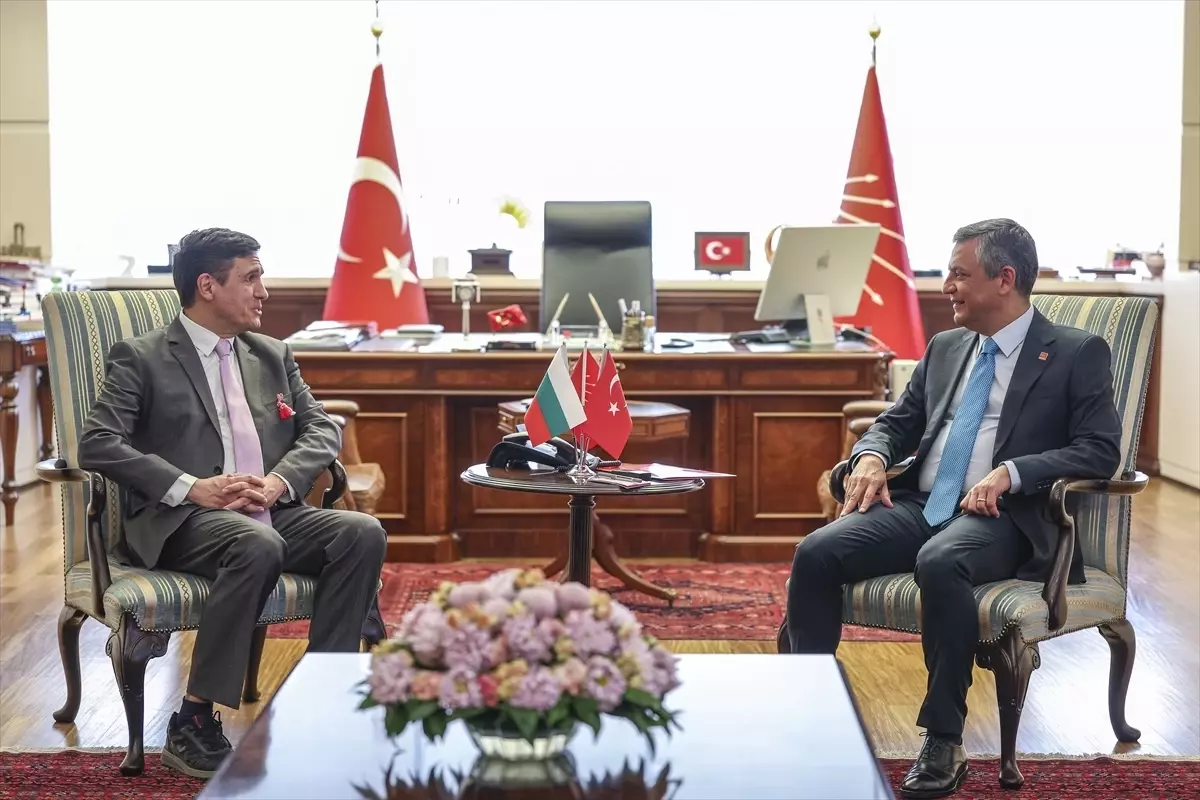 Özgür Özel, Bulgar Büyükelçi Cholakov\'u kabul etti