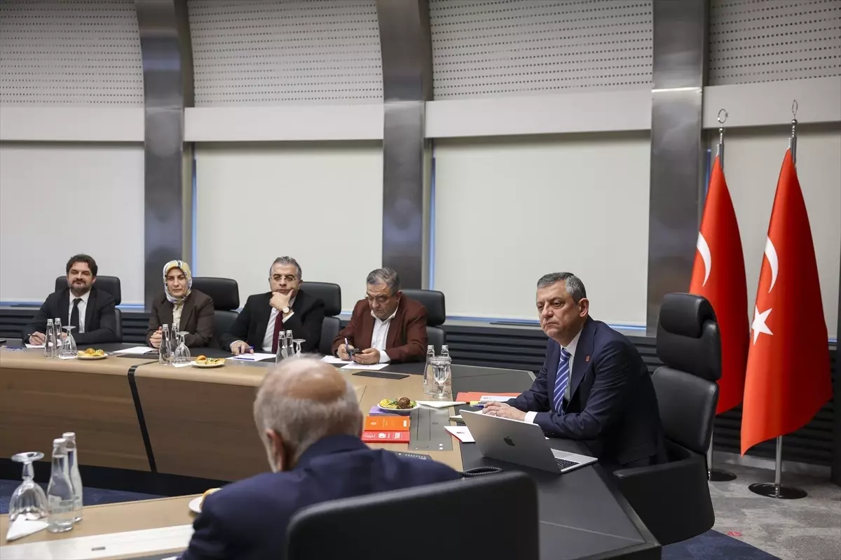 Özgür Özel, Diyarbakır Platformu ile Buluştı