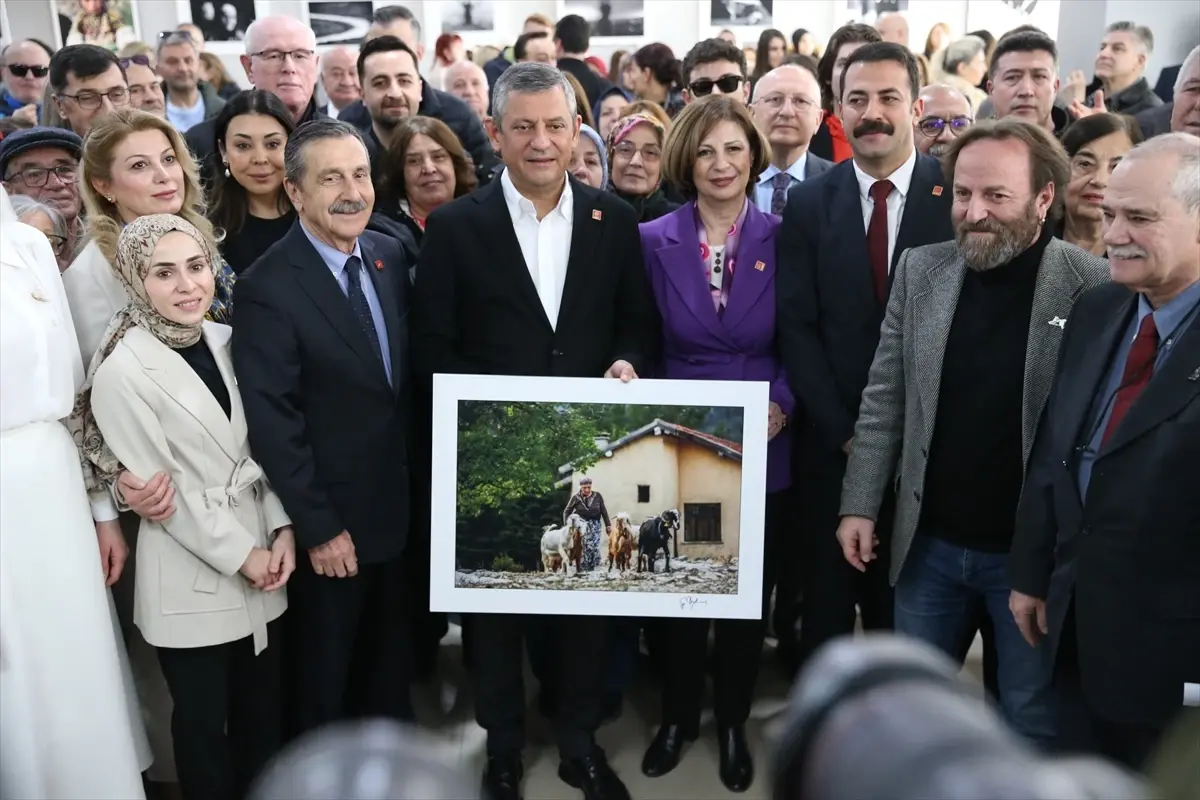 Özgür Özel: Kadınların Güçlenmesi İçin Çalışacağız