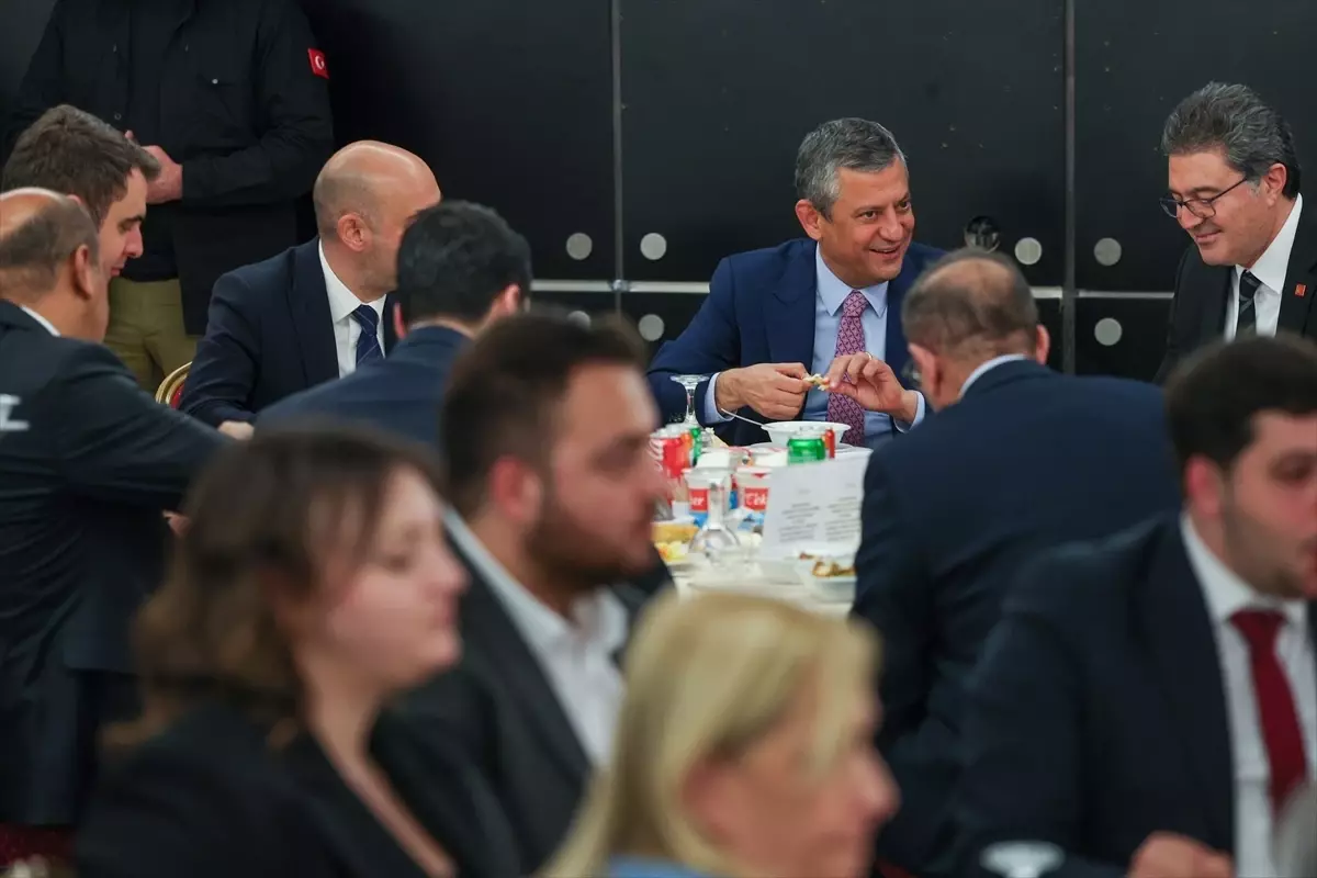 Özgür Özel İl Başkanlarıyla İftarda Buluştu