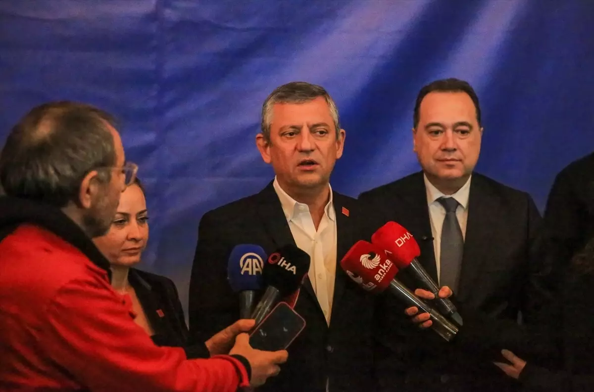 Özgür Özel İftar Yaptı