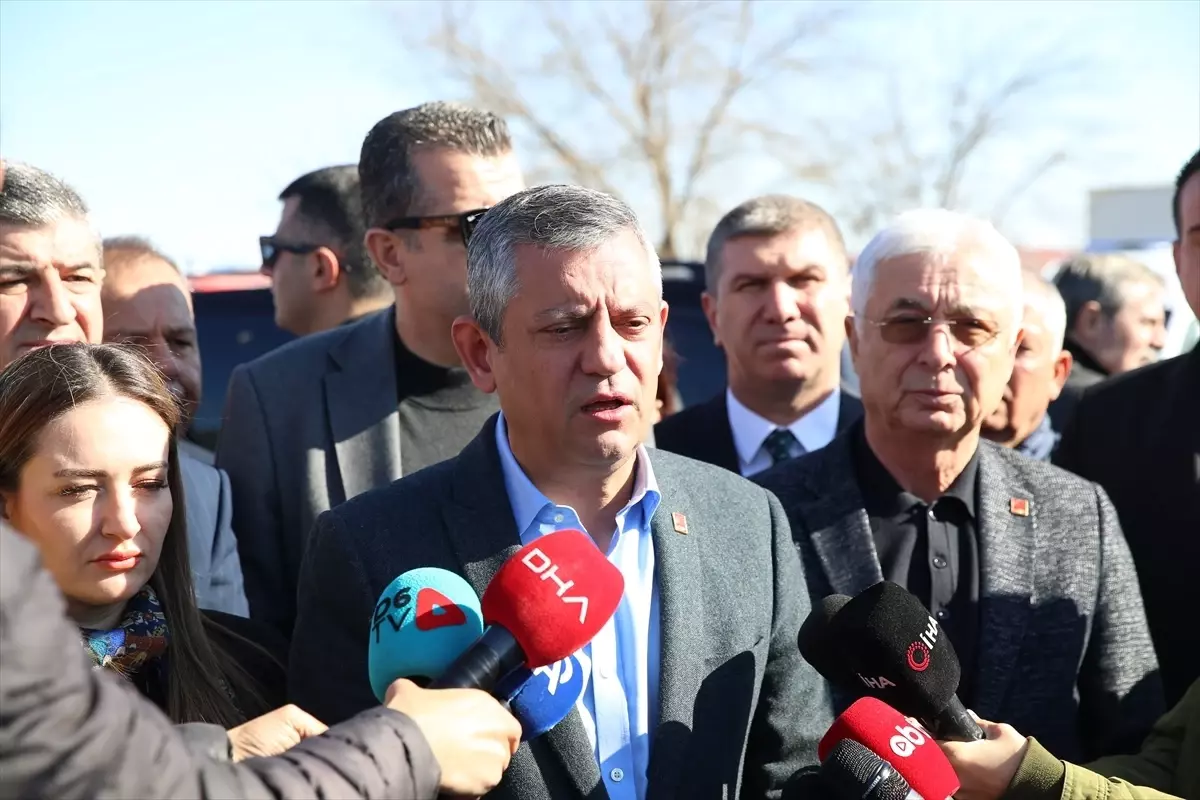 Özgür Özel\'den Muhittin Böcek\'e Ziyaret