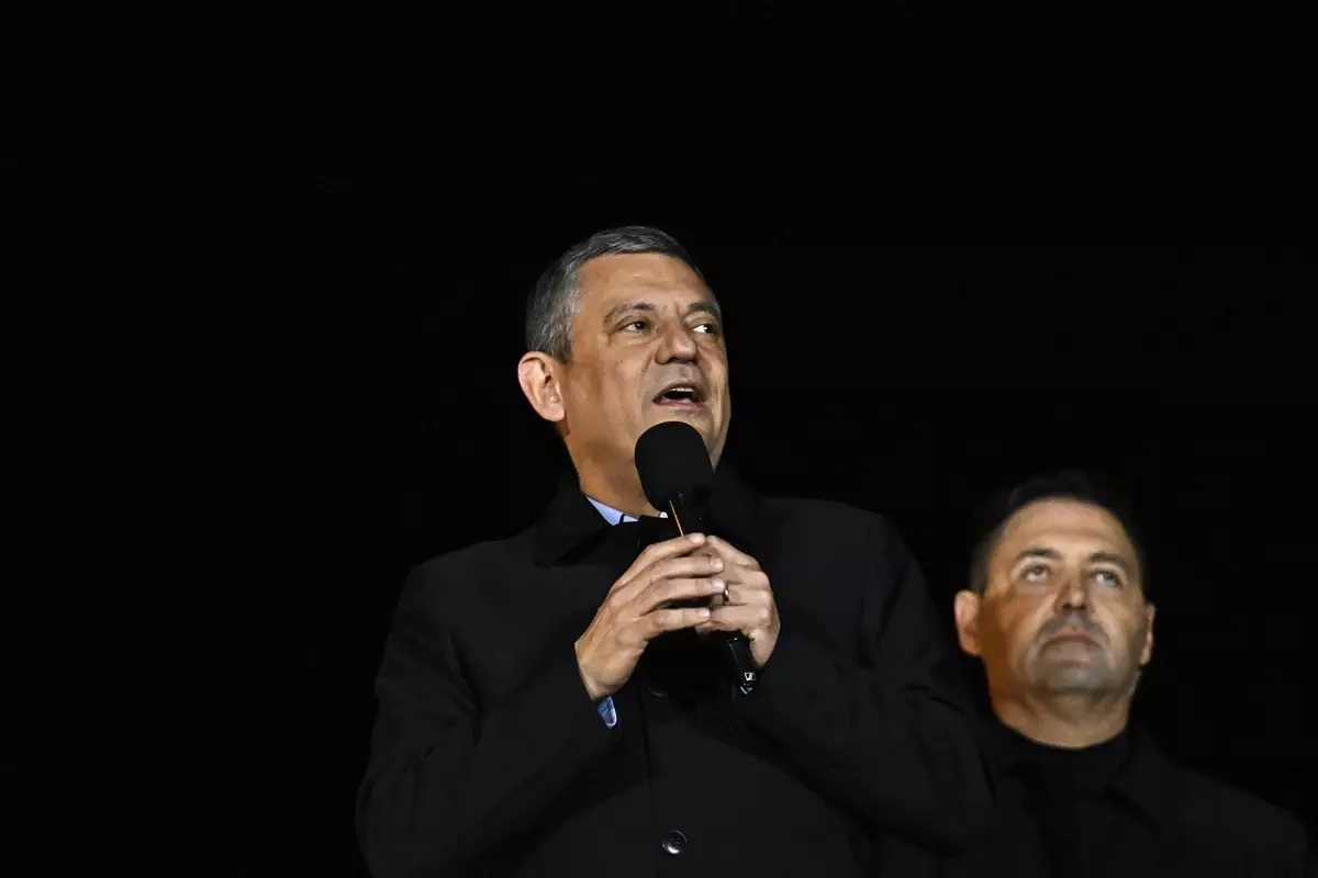 Özgür Özel Büyükada\'da Miting Düzenledi